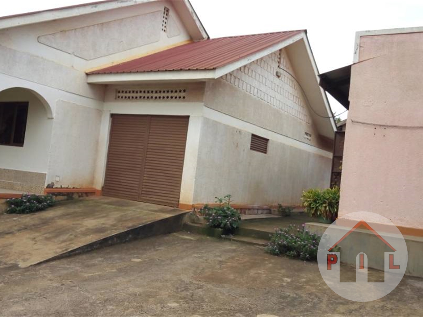 Bungalow for sale in Kiwaatule Kampala