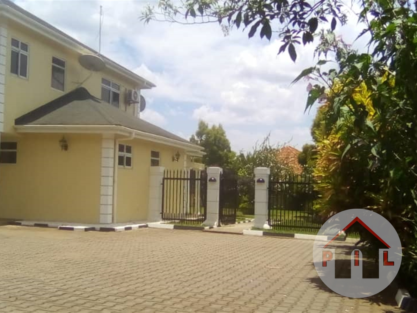 4 bedroom Storeyed house for sale in Ntinda Kampala Uganda, code 44598