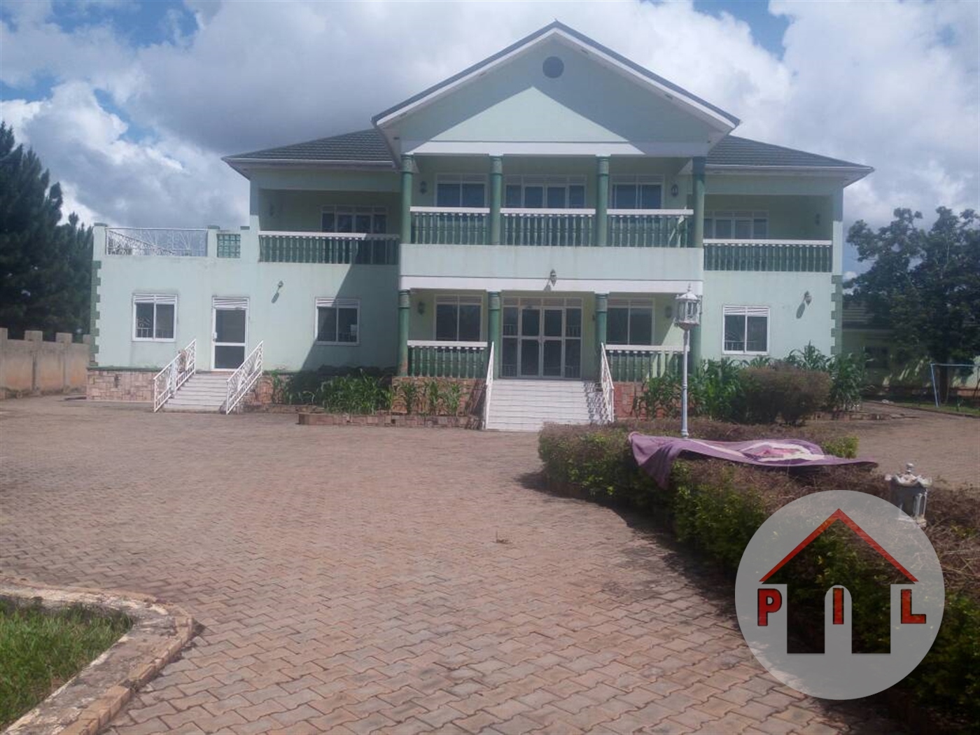 Mansion for sale in Mutungo Wakiso