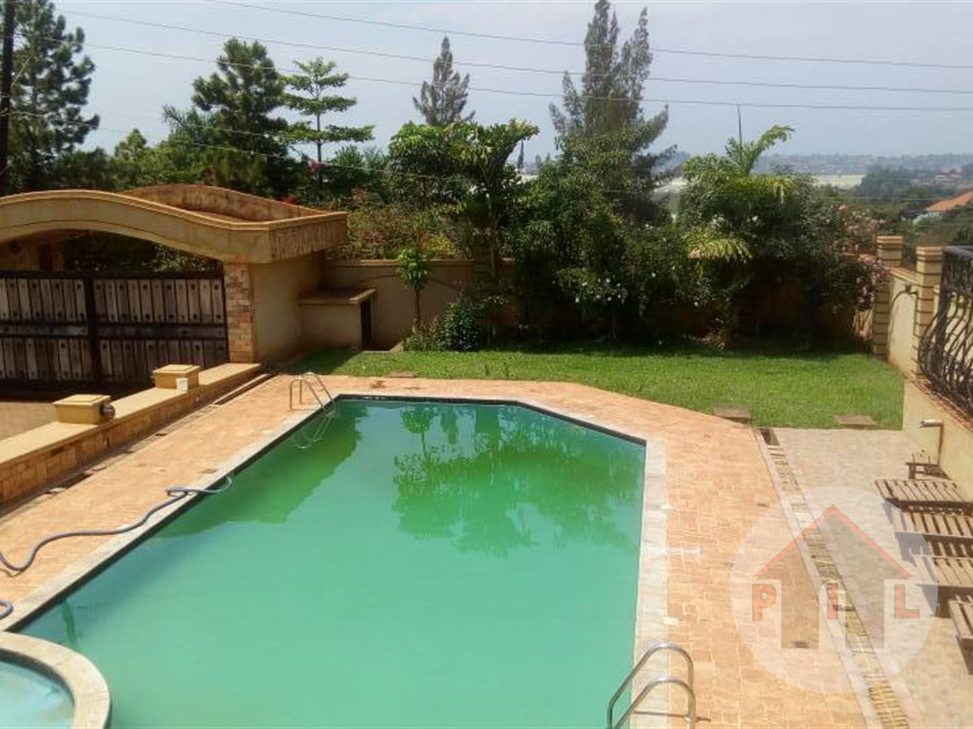 Mansion for sale in Lutembe Wakiso