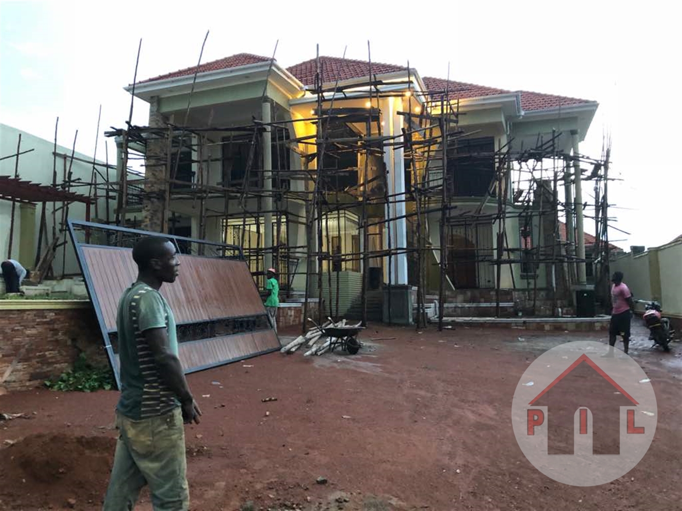 Mansion for sale in Kira Wakiso