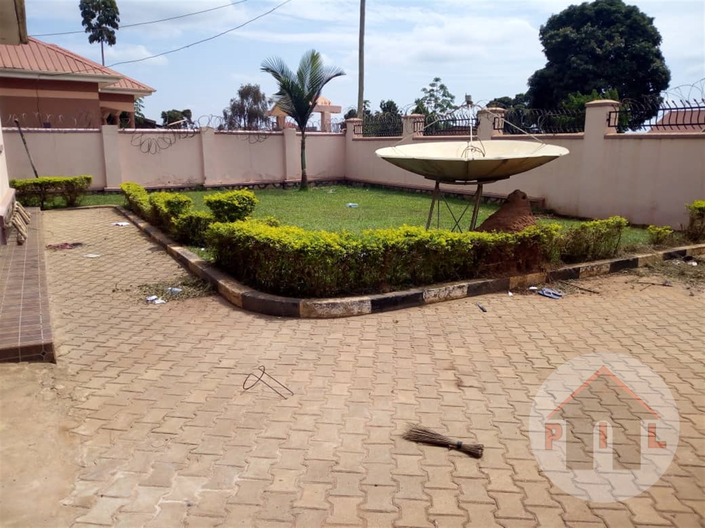 Bungalow for sale in Mbalwa Wakiso