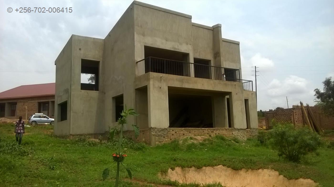 Villa for sale in Kigo Wakiso