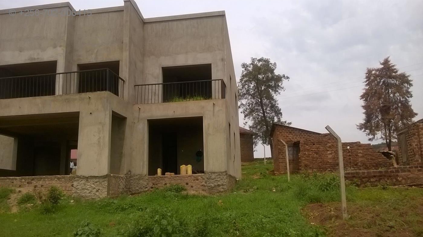 Villa for sale in Kigo Wakiso