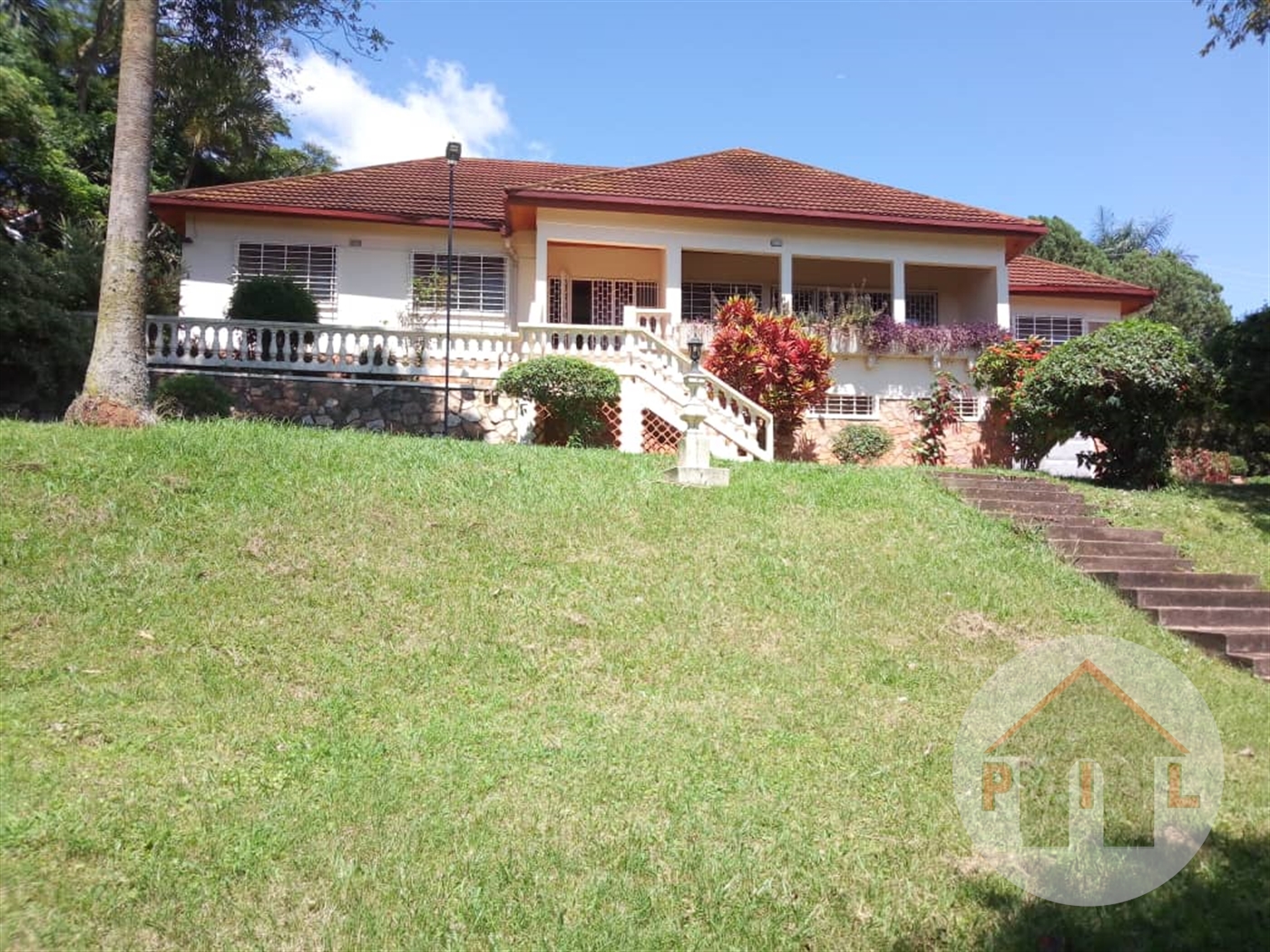 Storeyed house for sale in Munyonyo Kampala