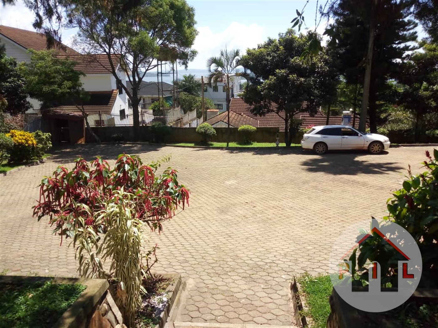 Storeyed house for sale in Munyonyo Kampala