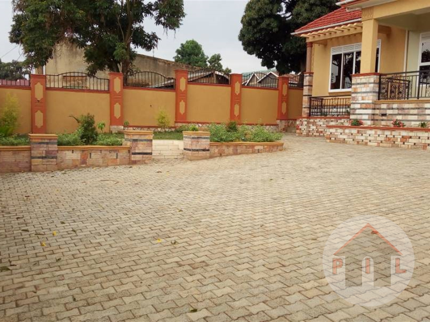 Bungalow for sale in Makindye Kampala