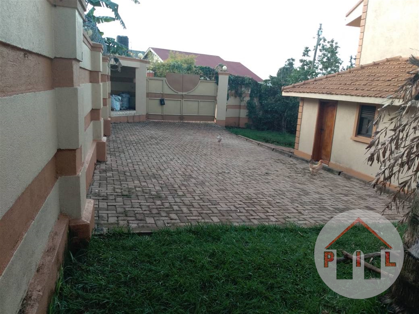 Mansion for sale in Kirinya Wakiso