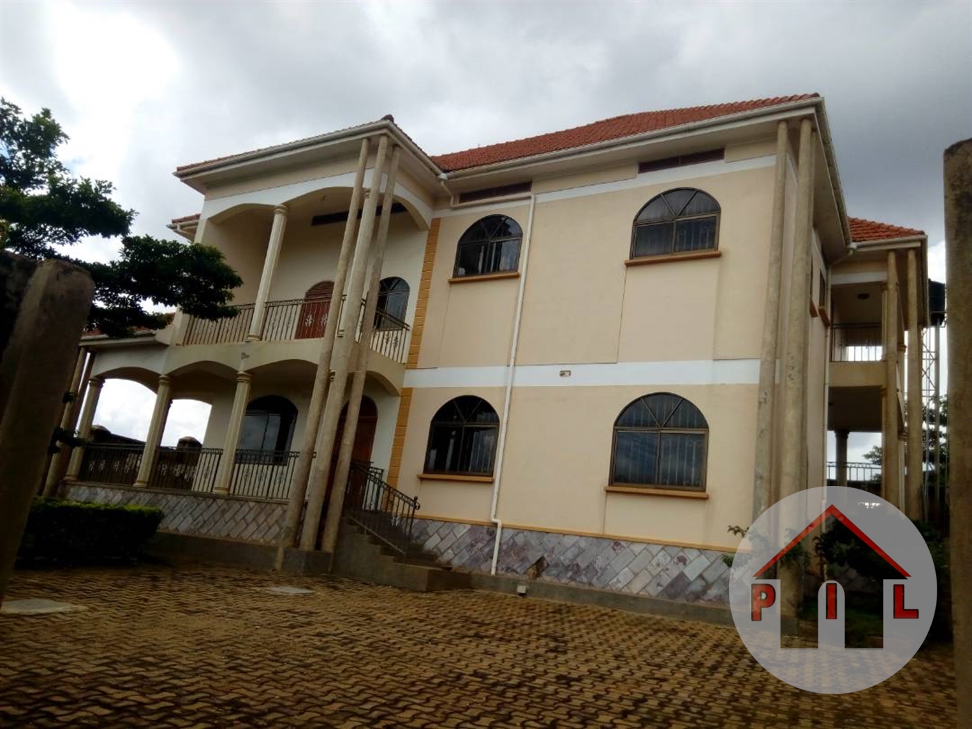 Mansion for sale in Seguku Wakiso