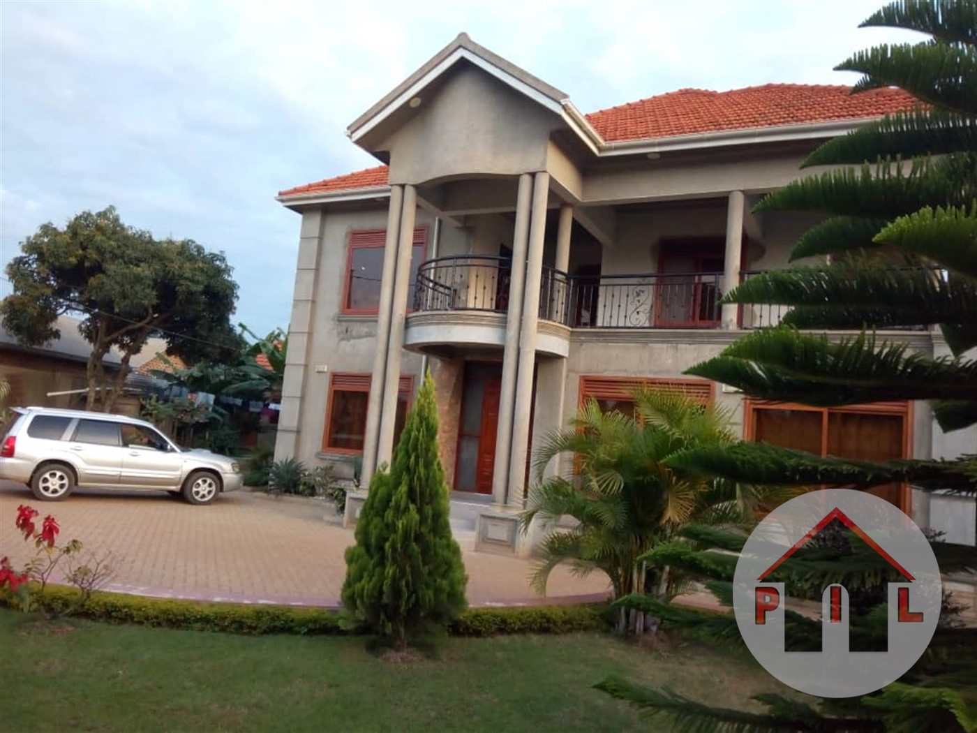 Mansion for sale in Kira Wakiso