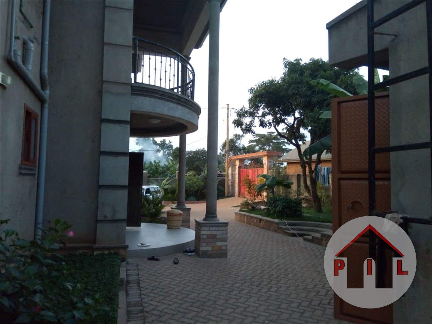 Mansion for sale in Kira Wakiso