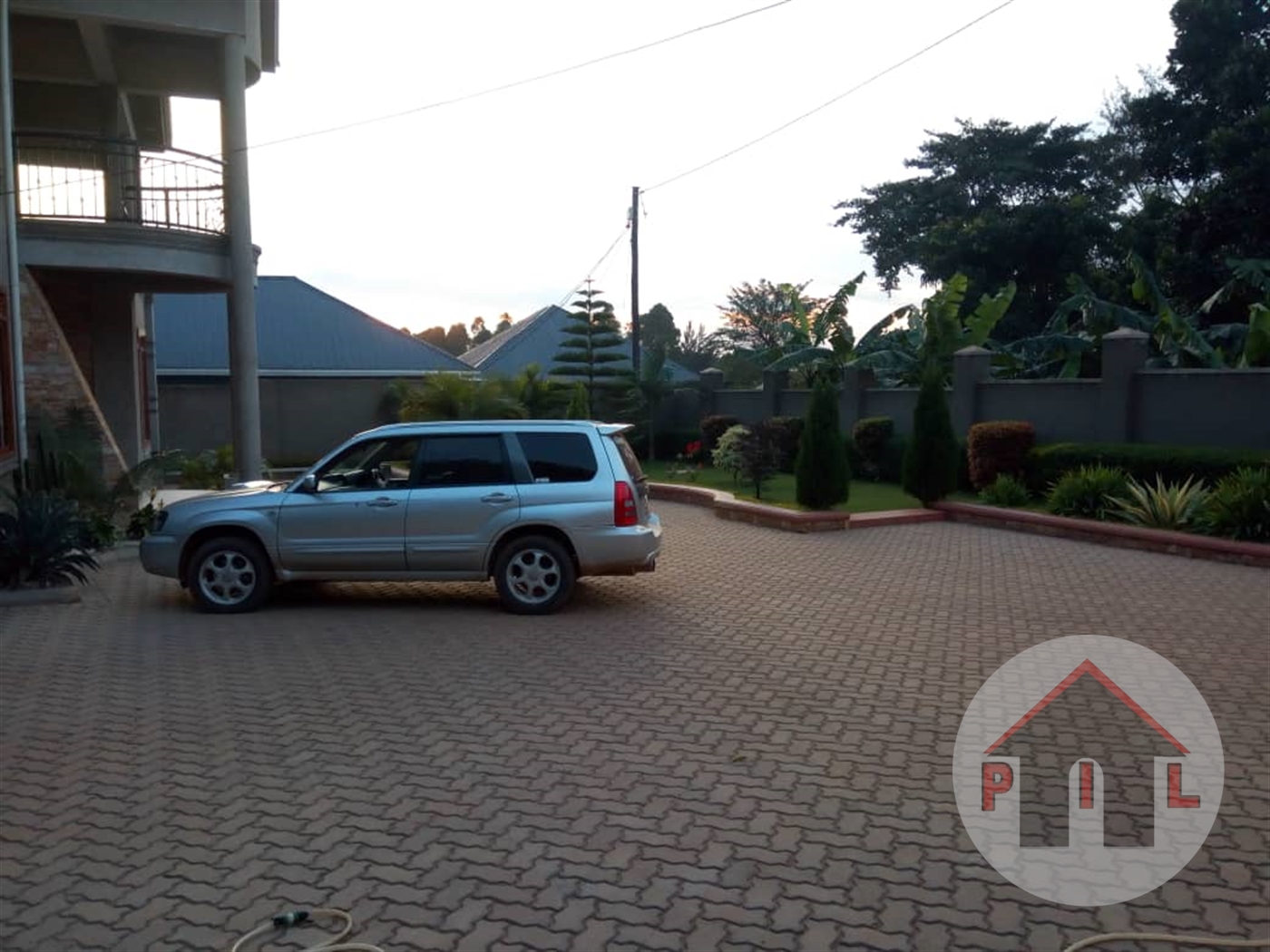 Mansion for sale in Kira Wakiso