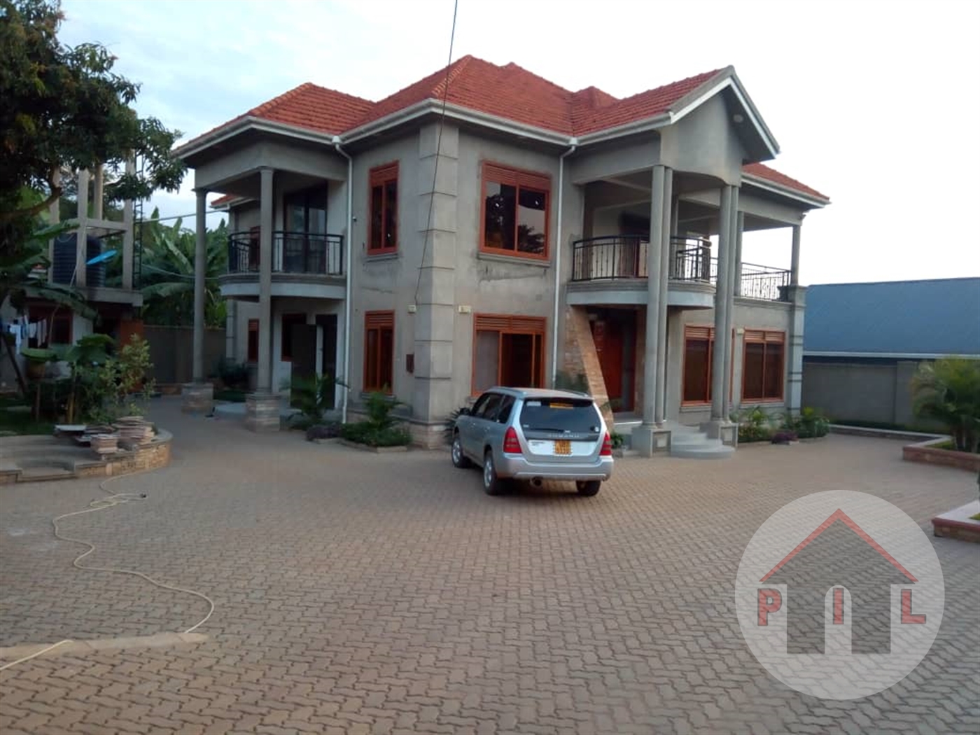 Mansion for sale in Kira Wakiso