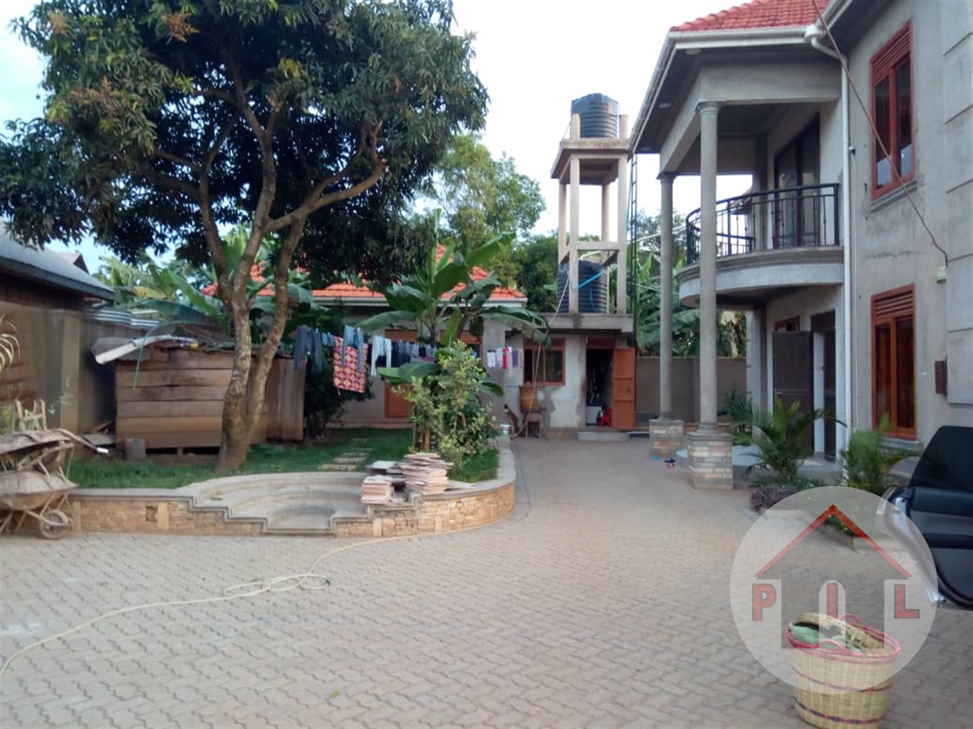 Mansion for sale in Kira Wakiso