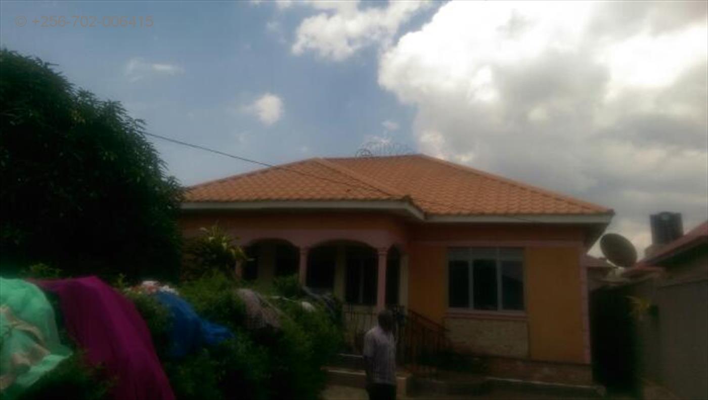 Bungalow for sale in Lutembe Wakiso