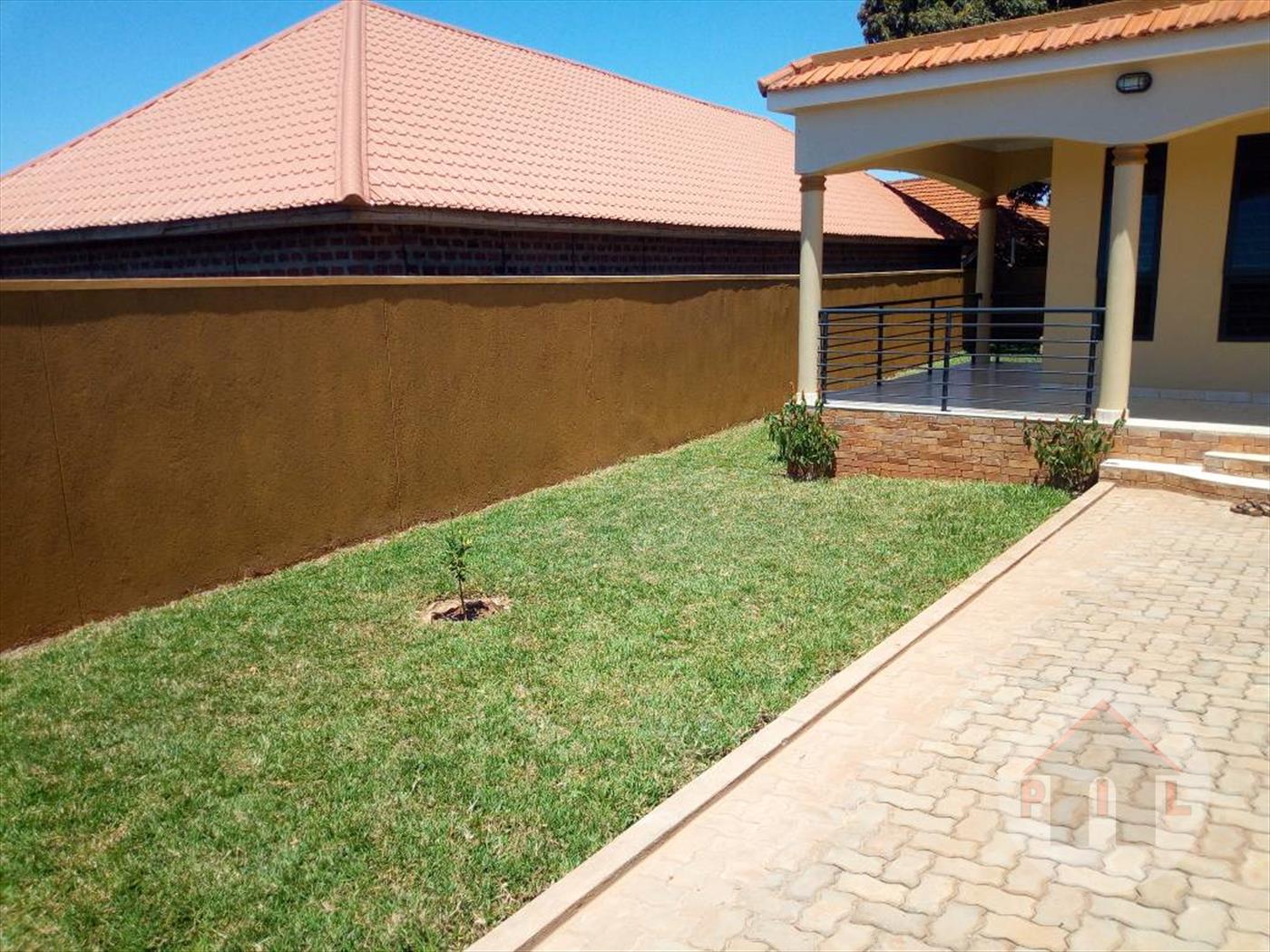 Town House for sale in Bwebajja Wakiso