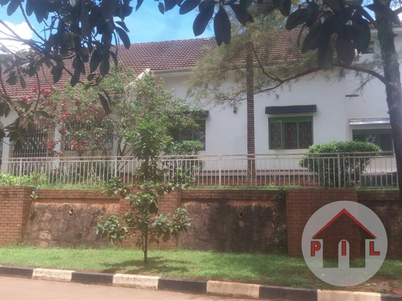 Town House for sale in Lweza Wakiso