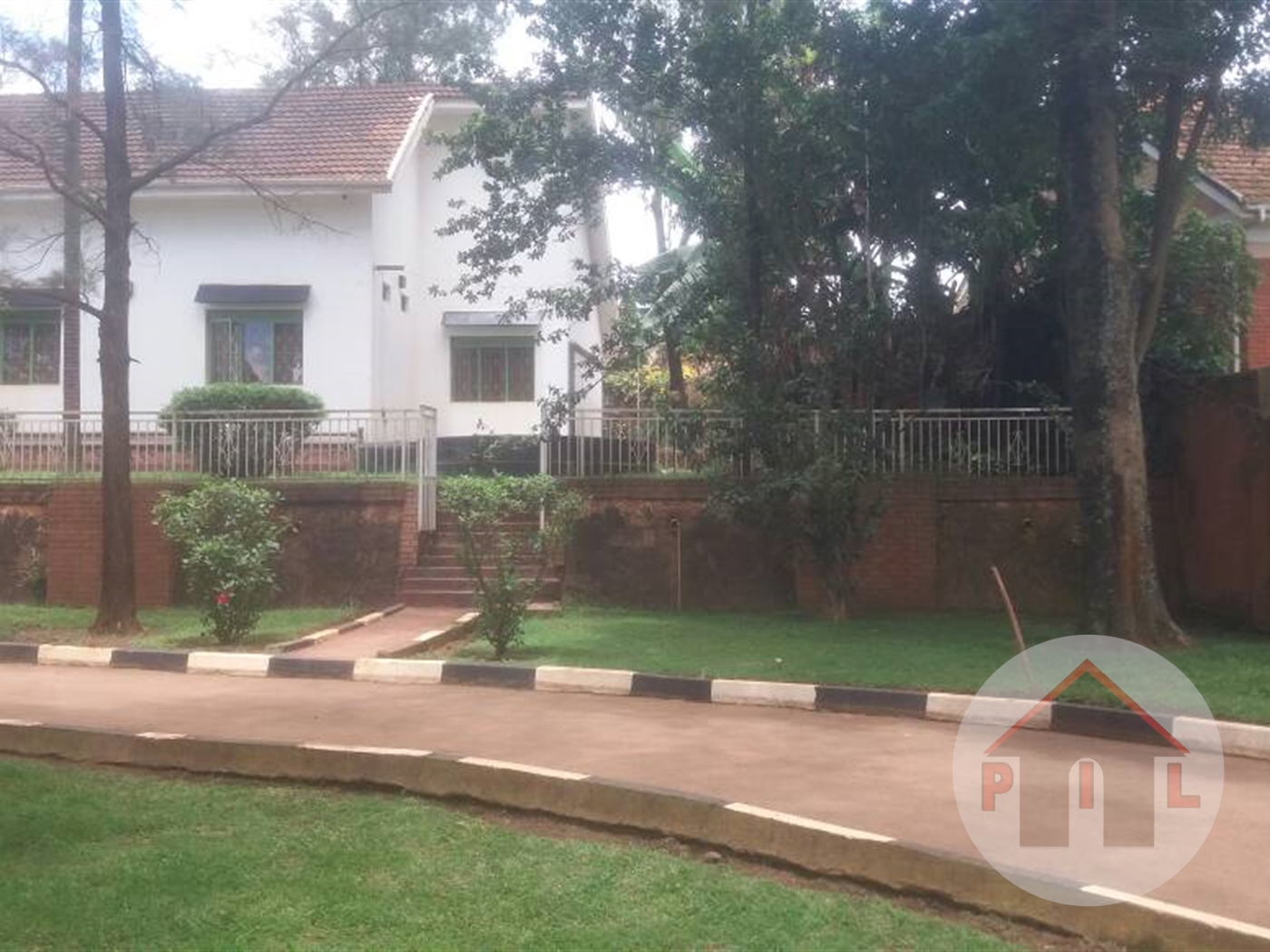 Town House for sale in Lweza Wakiso