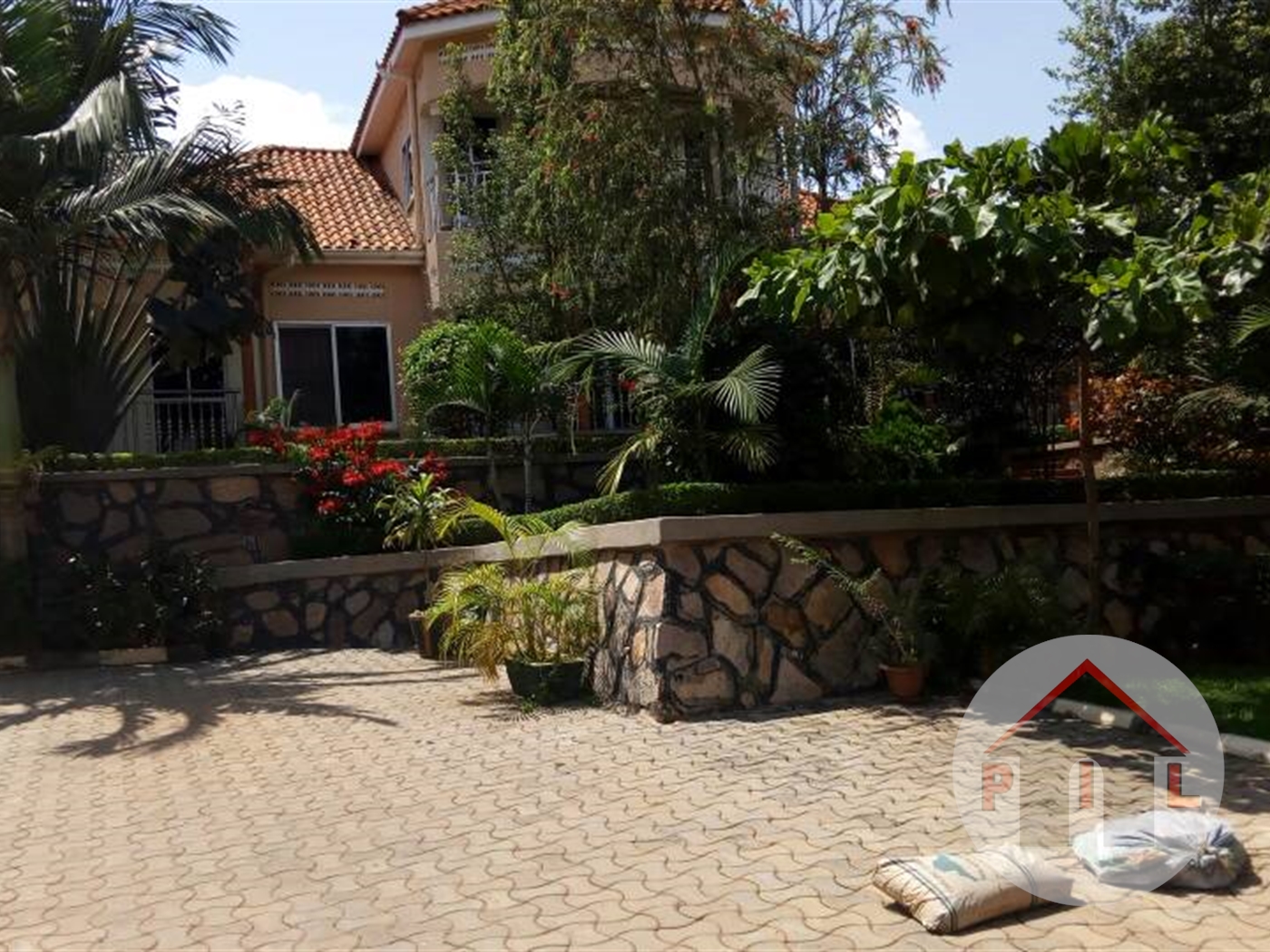 Mansion for sale in Munyonyo Kampala