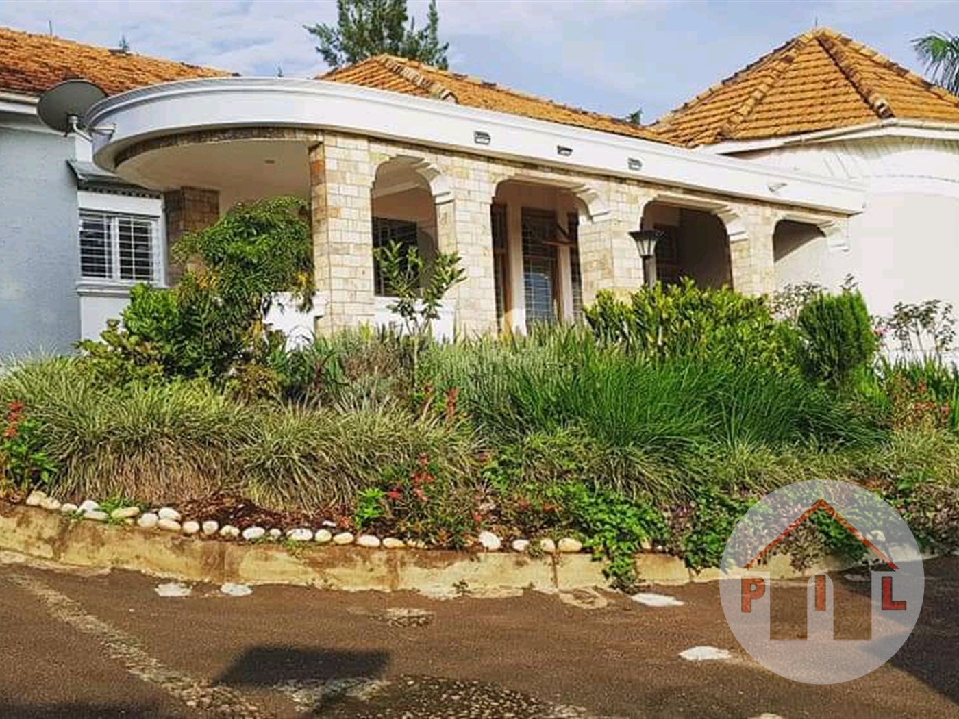 Bungalow for sale in Mutungo Kampala