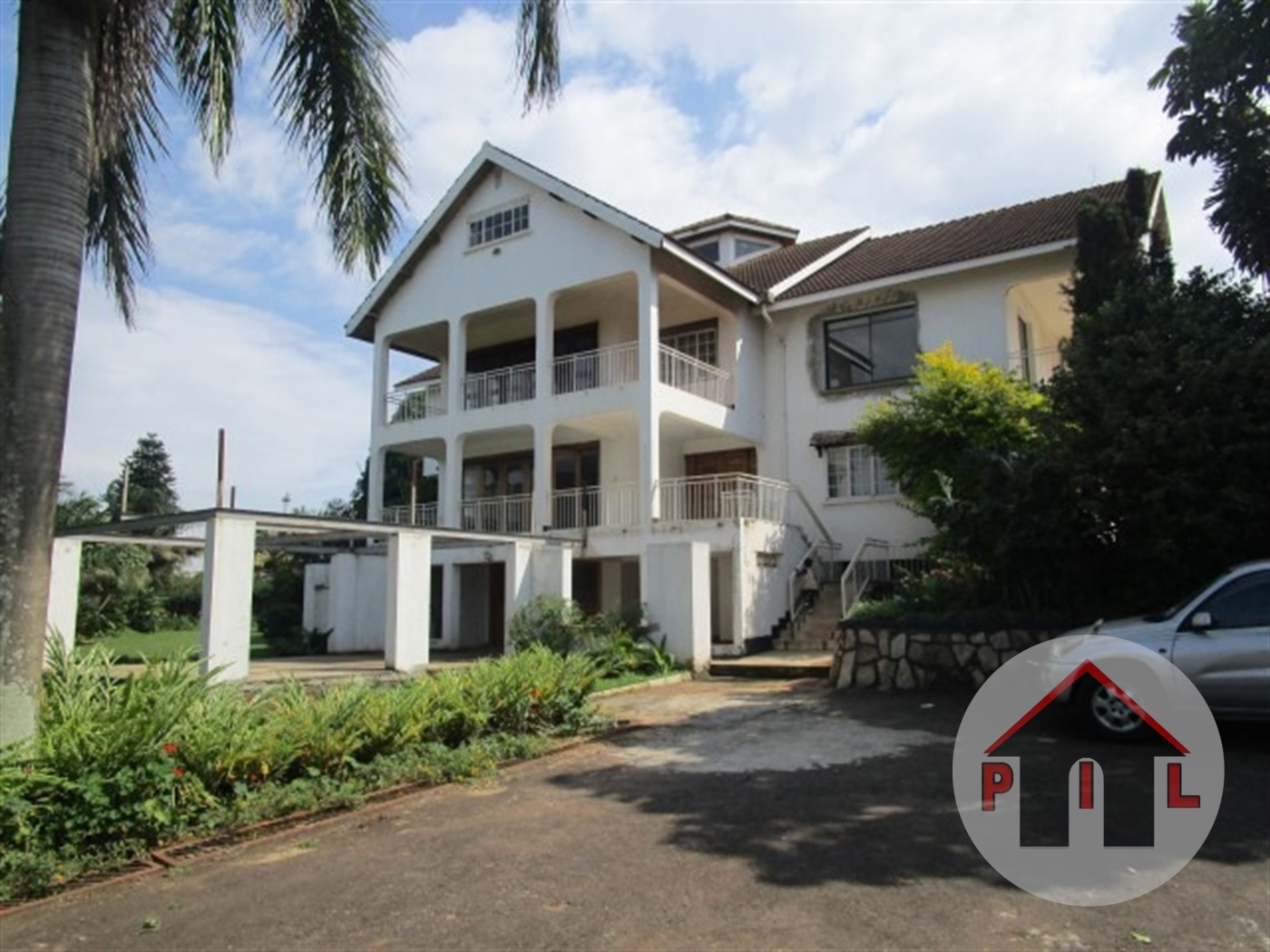 Storeyed house for rent in Mutungo Kampala