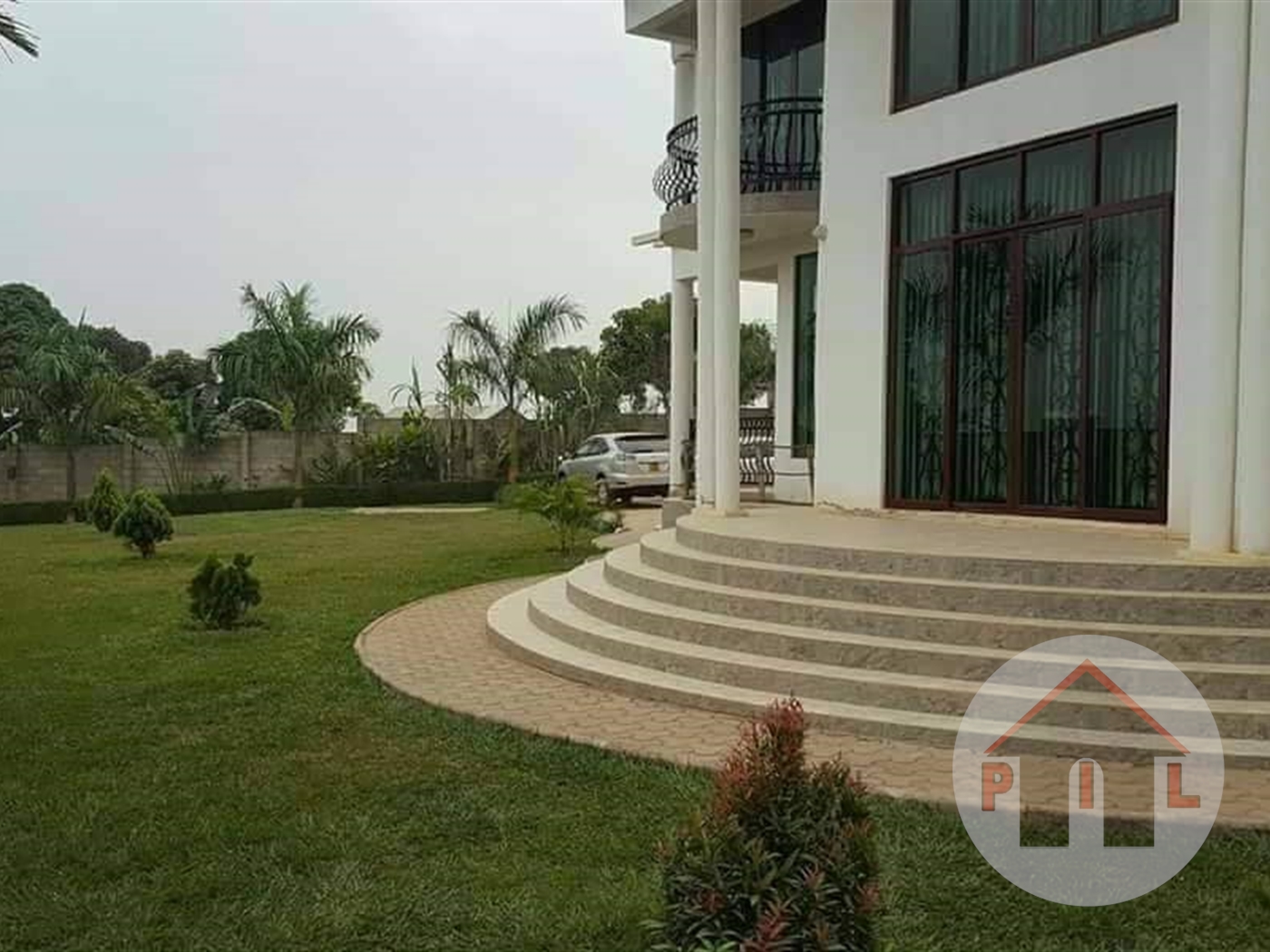 Mansion for sale in Kira Wakiso