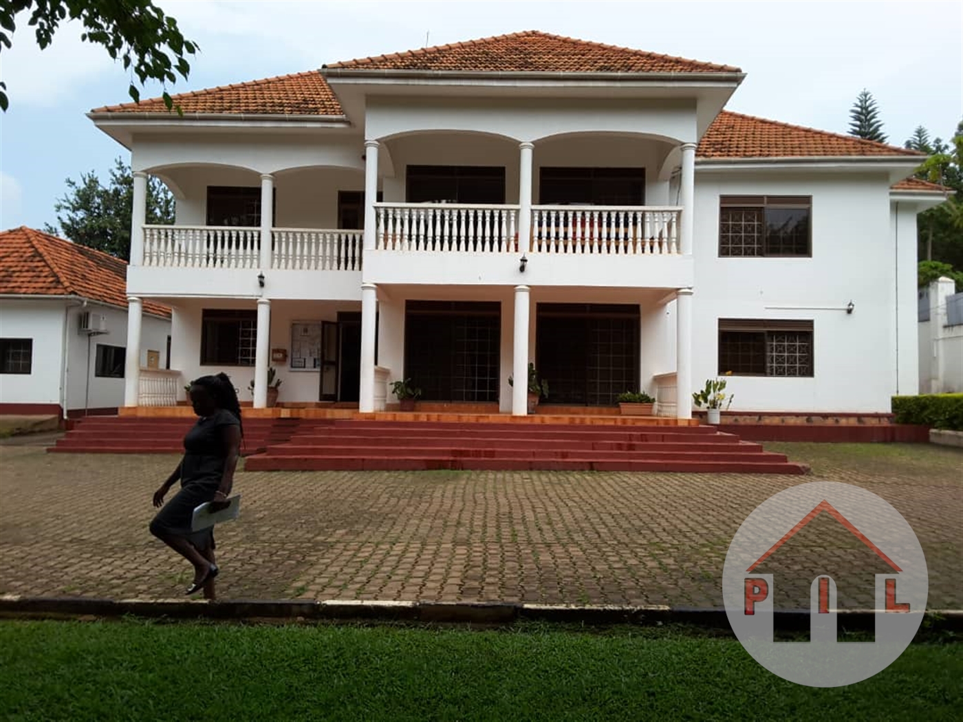 Storeyed house for sale in Bugoloobi Kampala