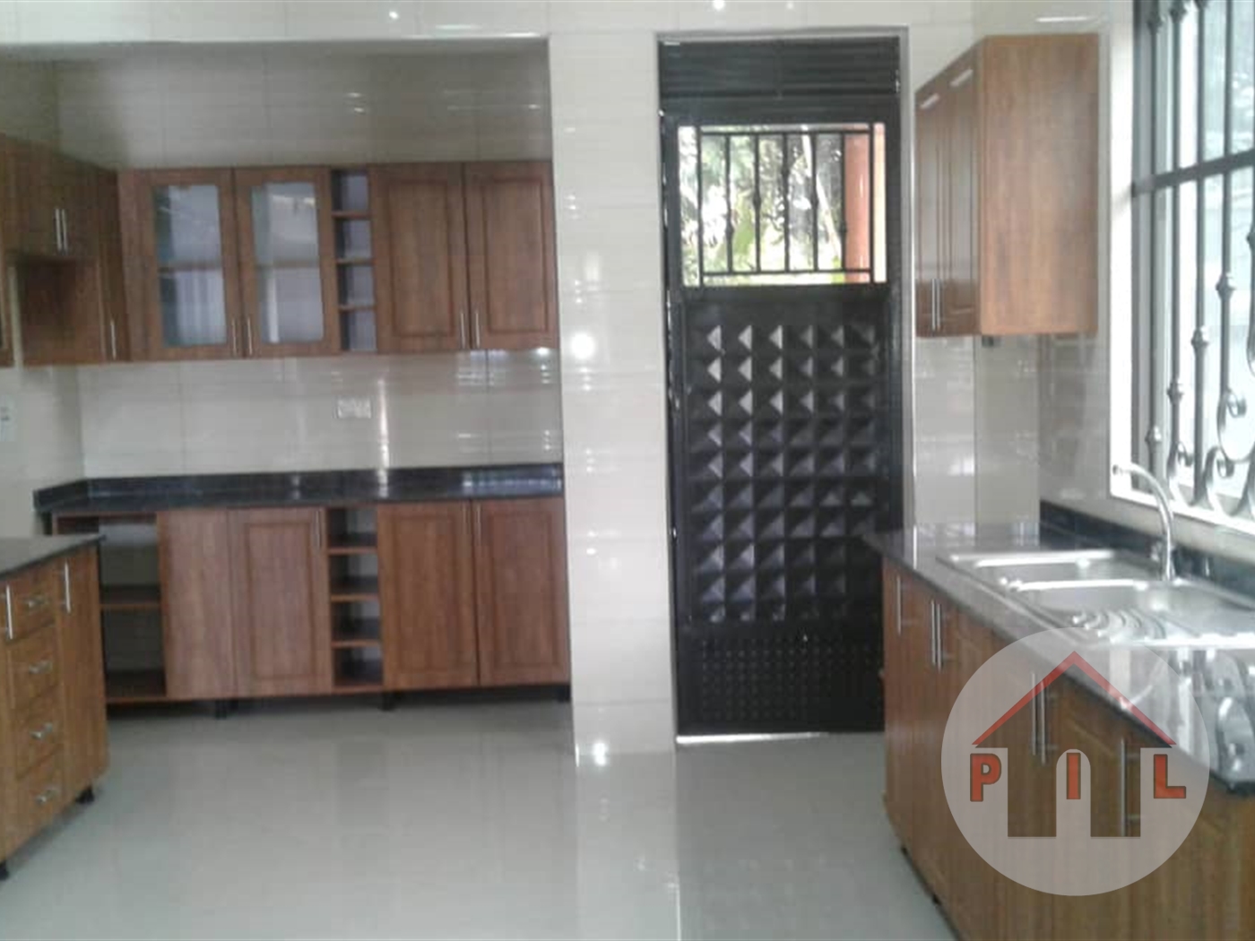 Storeyed house for sale in Bugoloobi Kampala