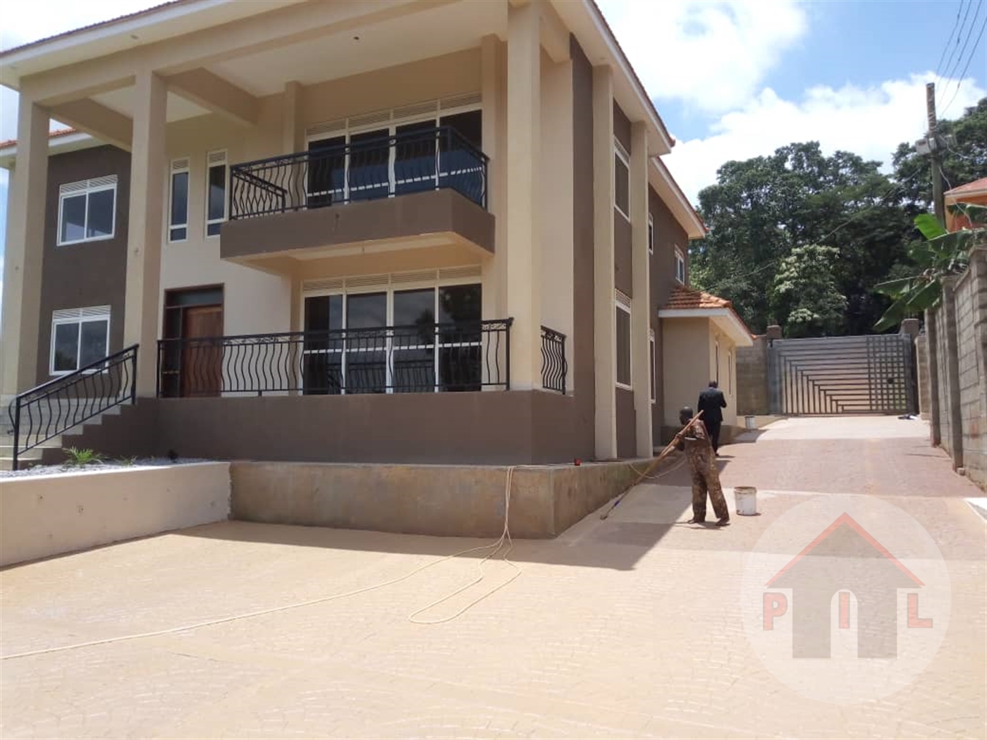 Storeyed house for sale in Bbunga Wakiso