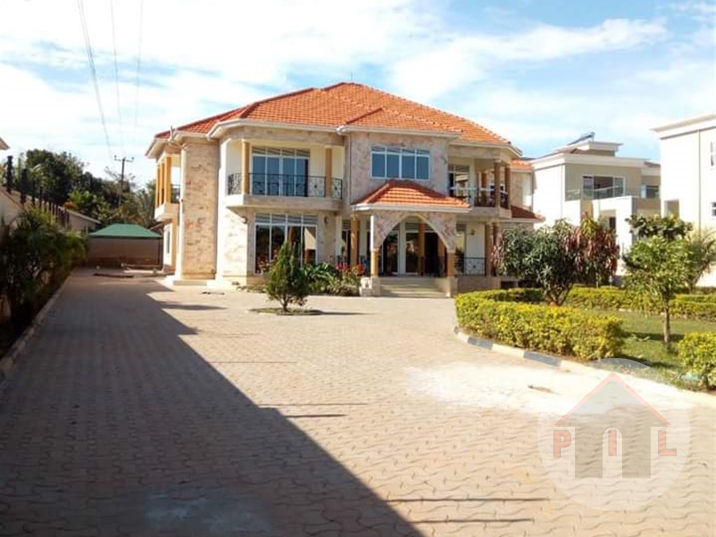 Storeyed house for sale in Munyonyo Kampala