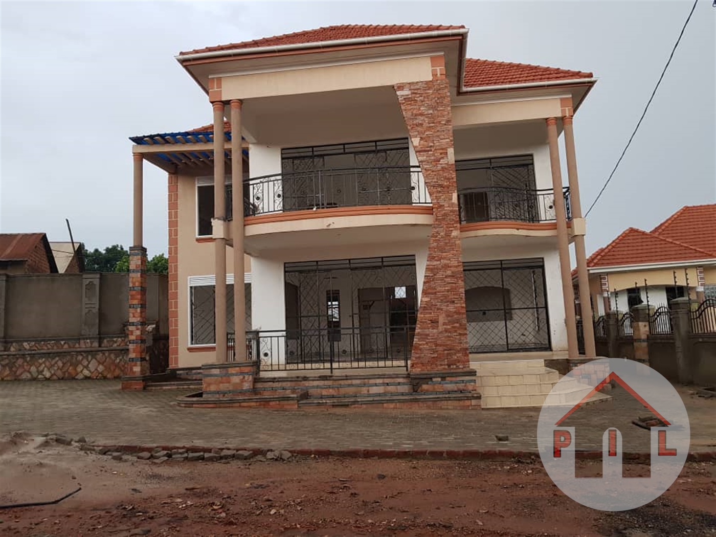 Duplex for sale in Kisaasi Kampala