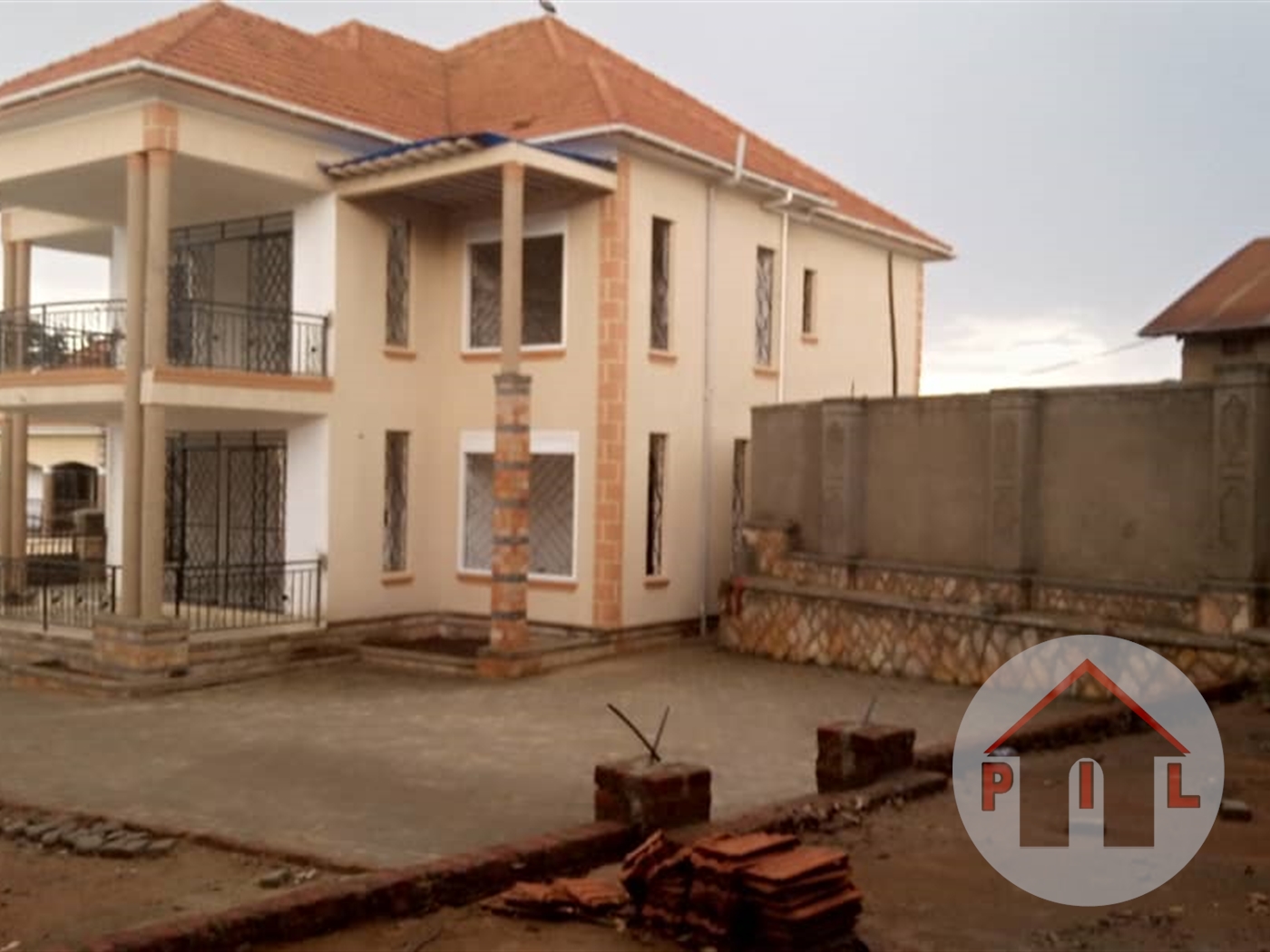 Duplex for sale in Kisaasi Kampala