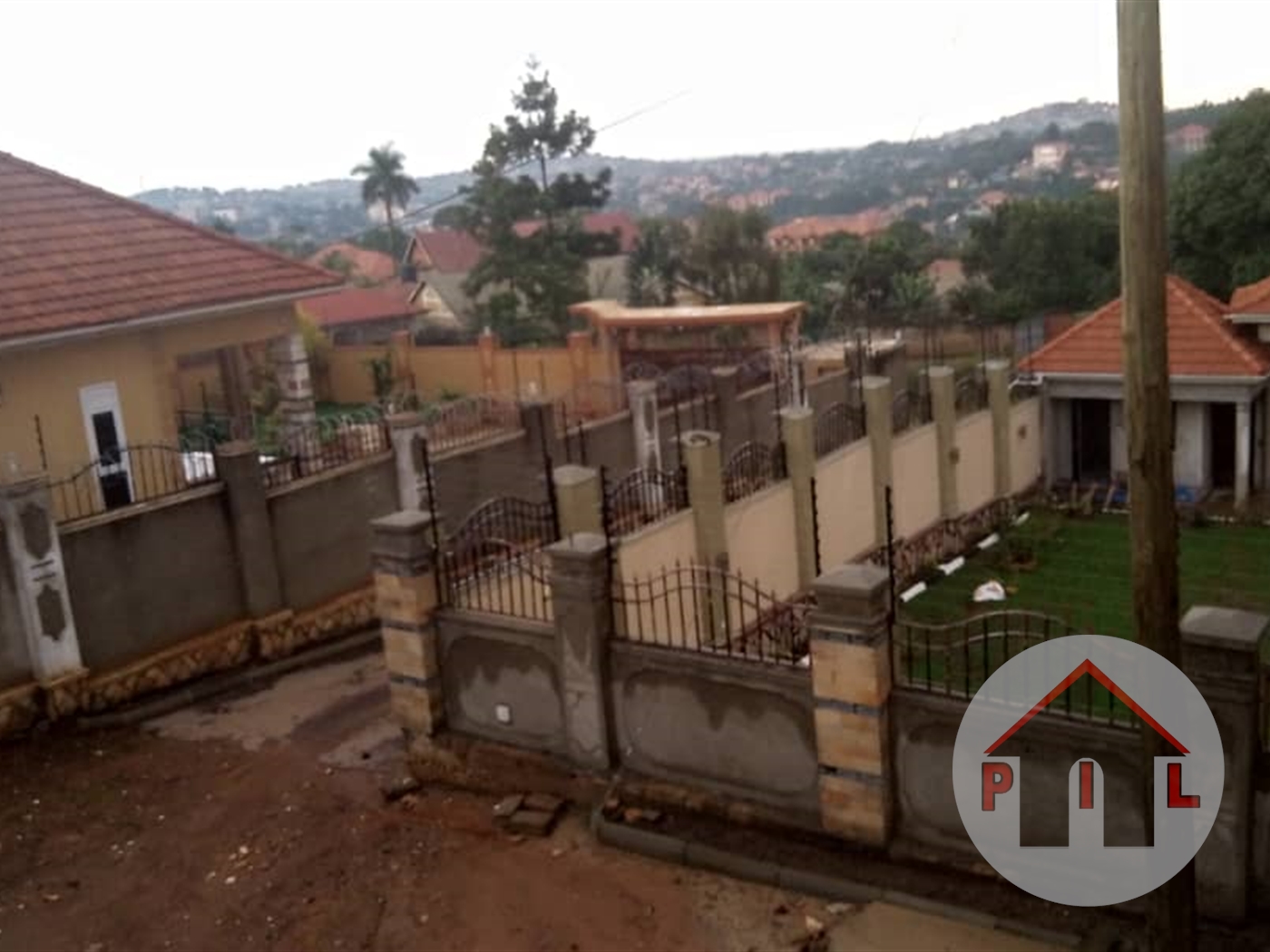 Duplex for sale in Kisaasi Kampala