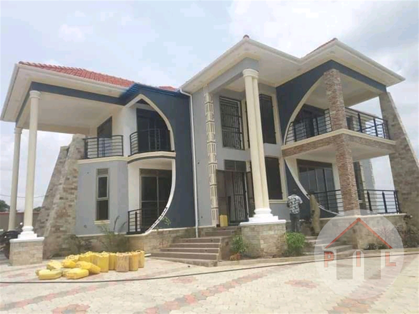 Mansion for sale in Kira Wakiso