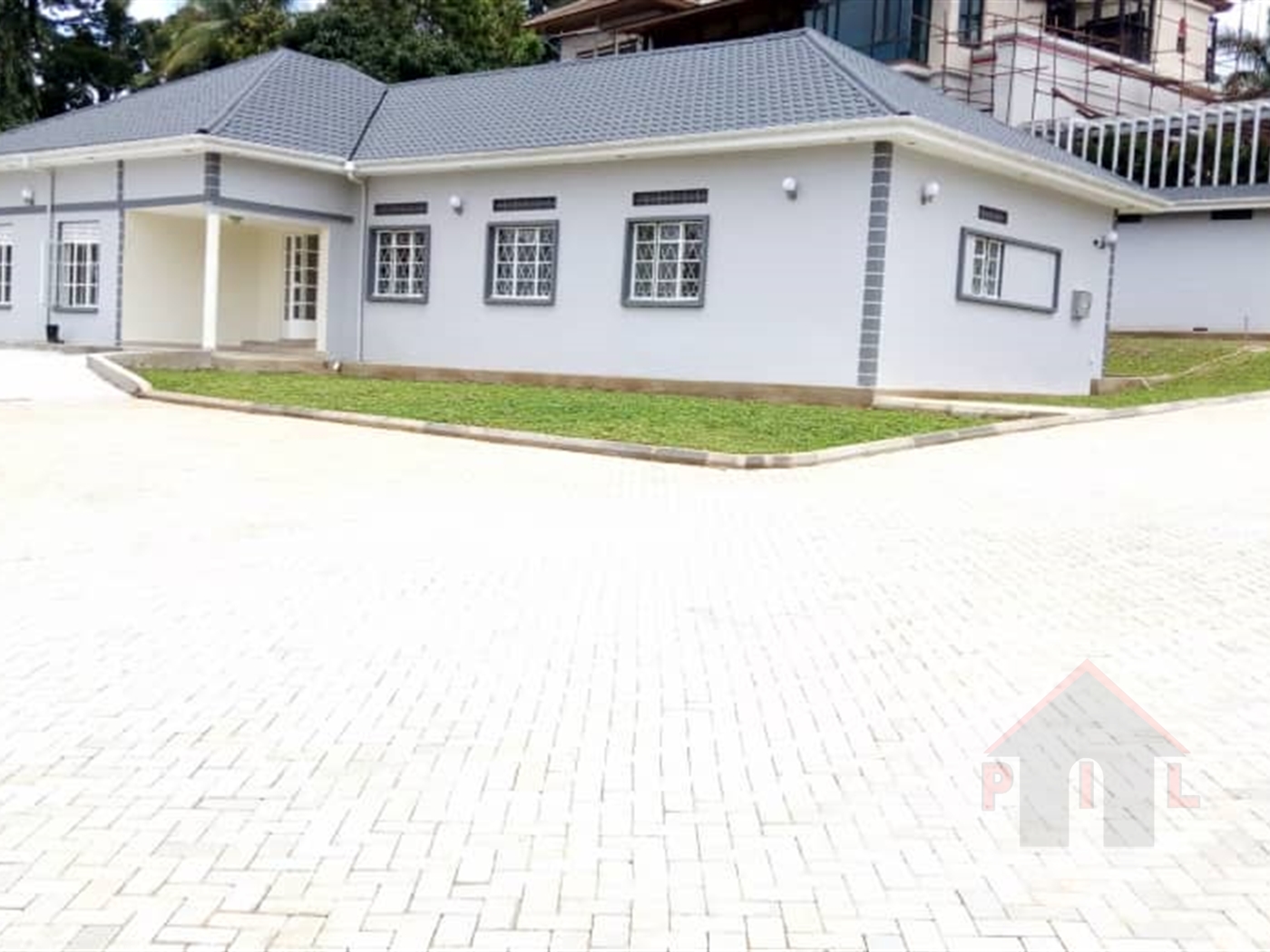 Bungalow for rent in Bugoloobi Kampala