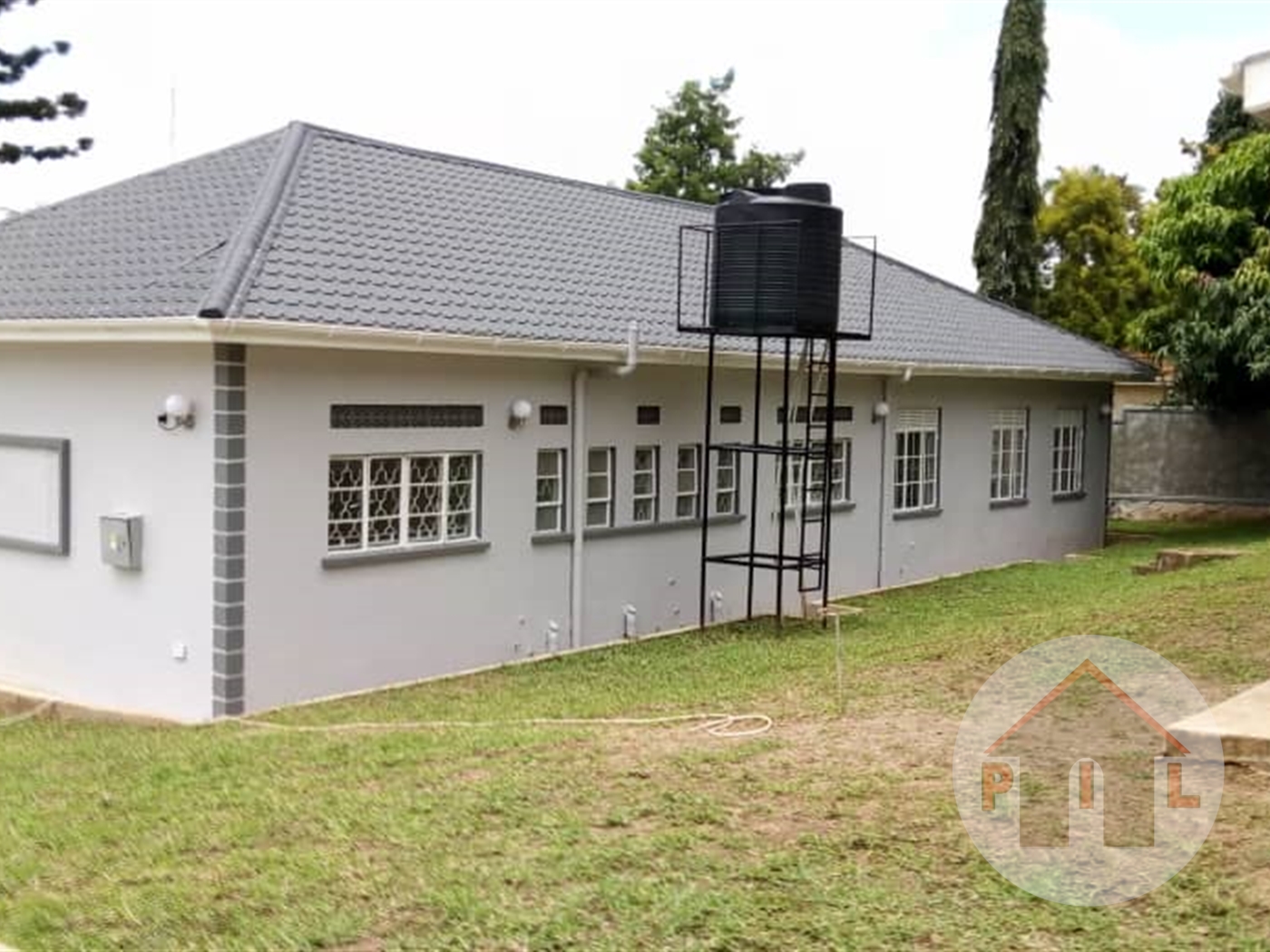 Bungalow for rent in Bugoloobi Kampala