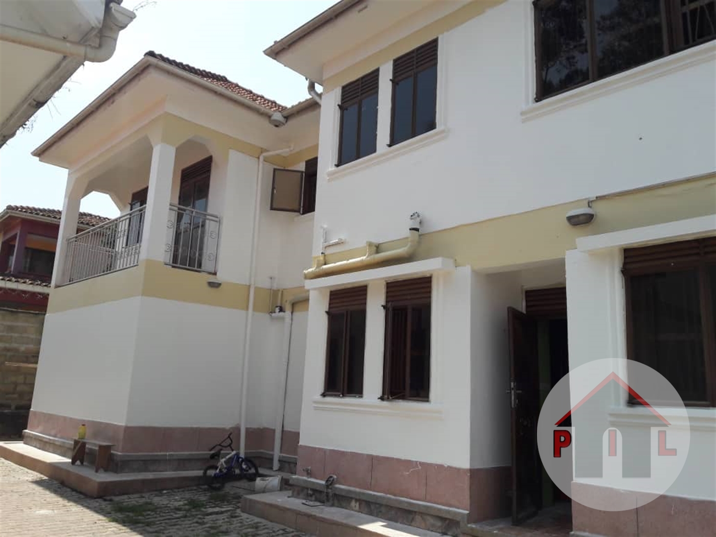 Storeyed house for sale in Bugoloobi Kampala