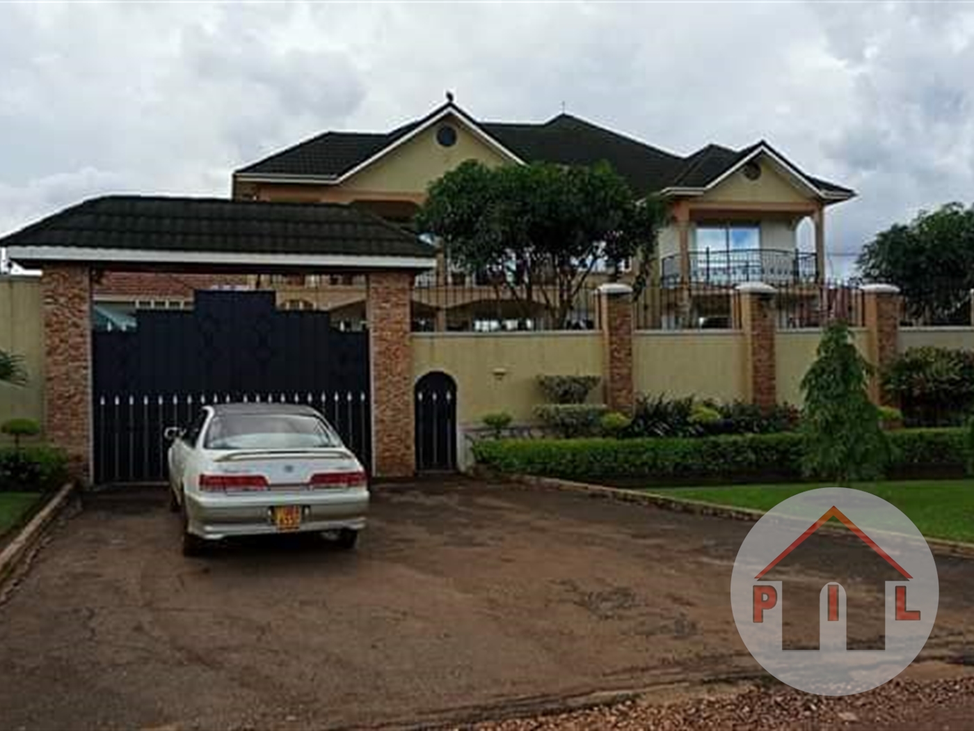 Storeyed house for sale in Mbalwa Wakiso