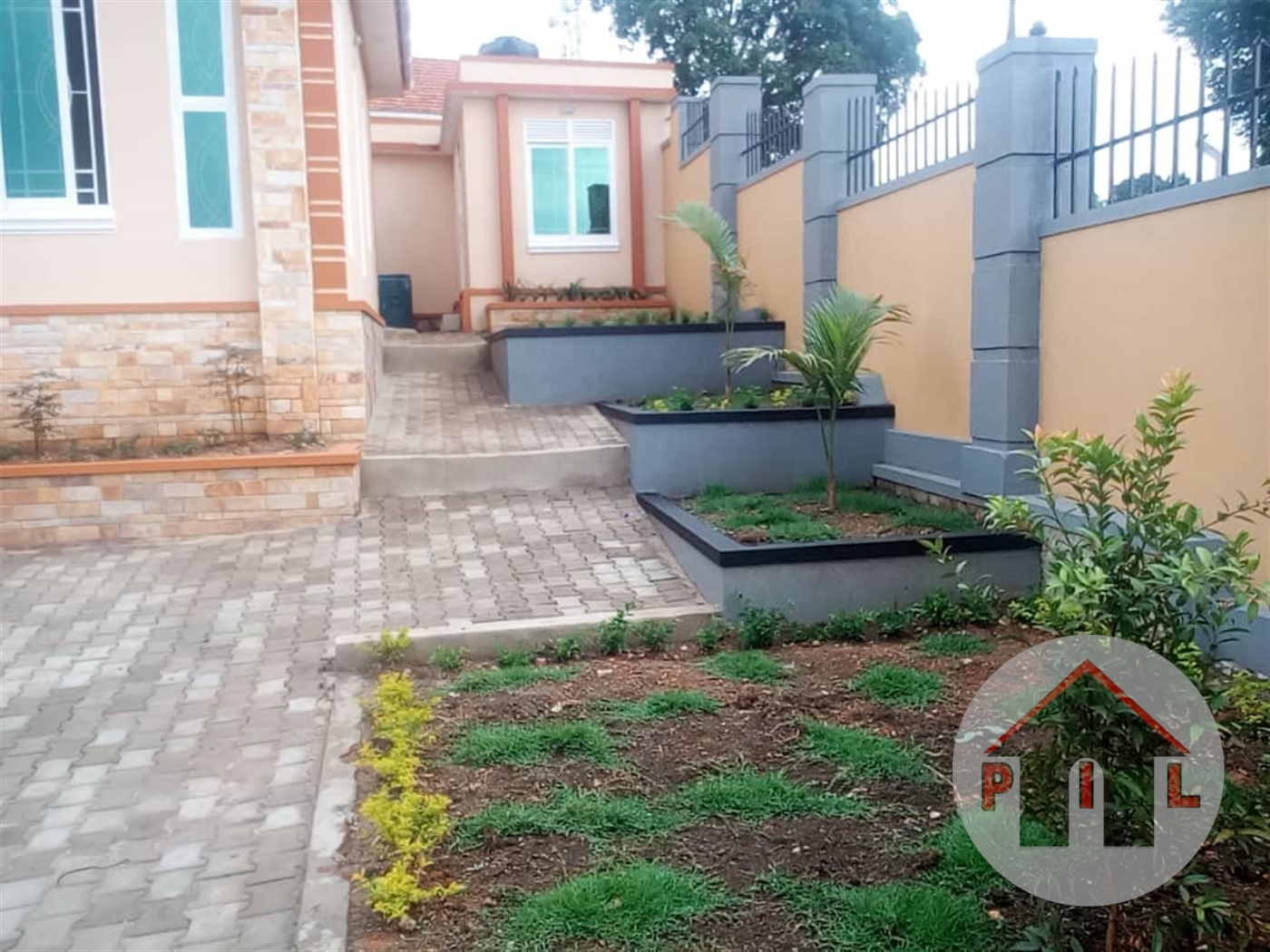 Mansion for sale in Kitende Wakiso