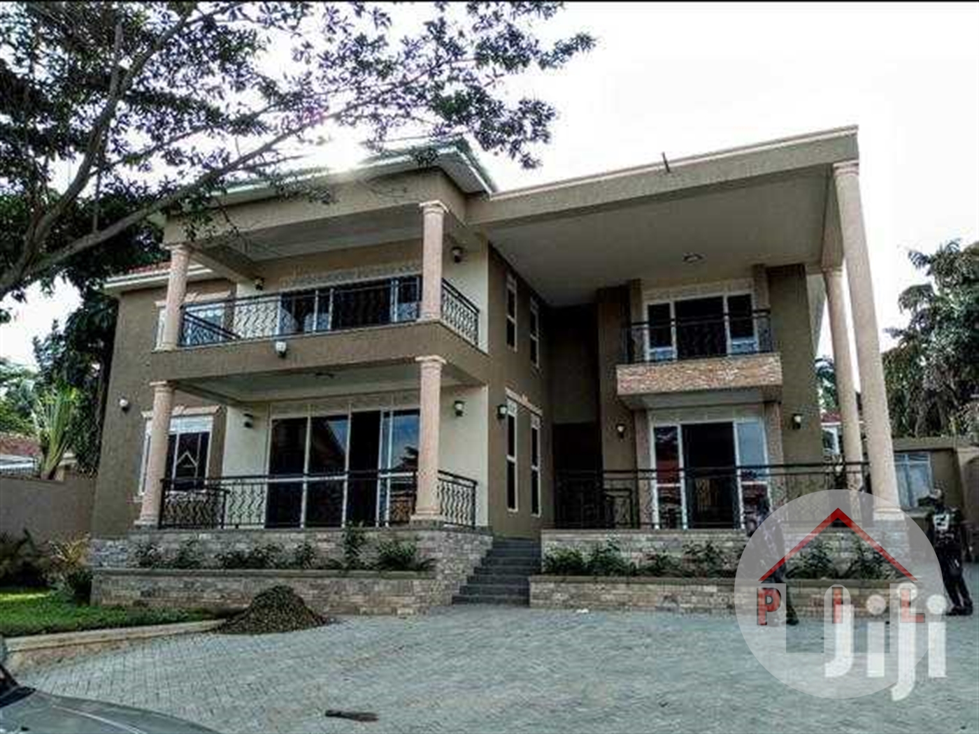 Mansion for sale in Munyonyo Kampala