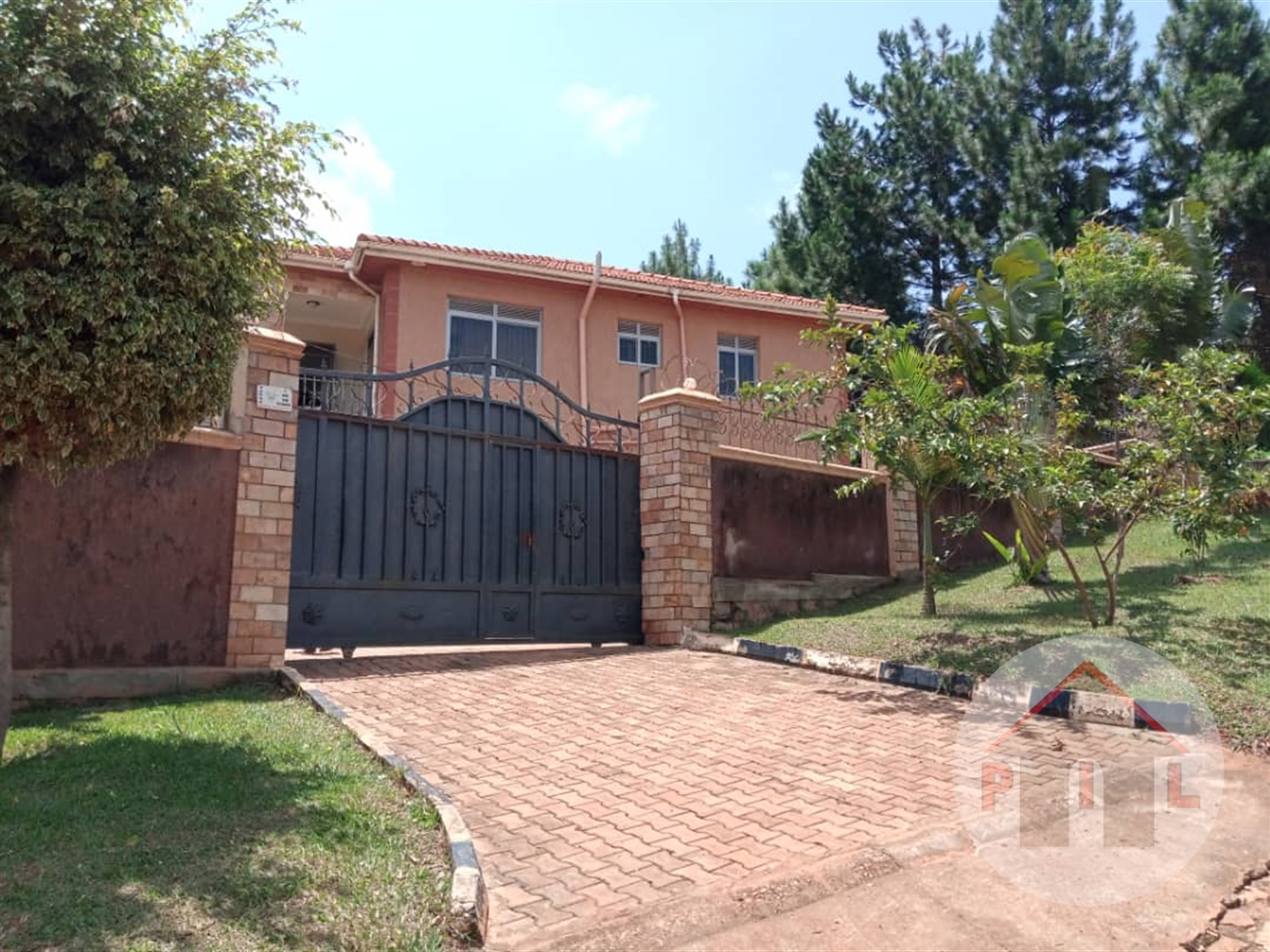 Storeyed house for sale in Kitende Wakiso