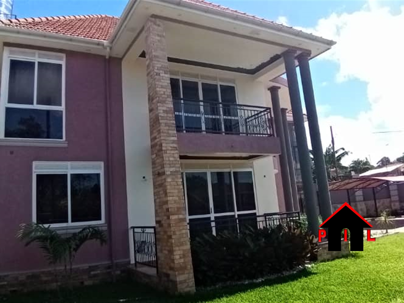 Storeyed house for sale in Munyonyo Kampala