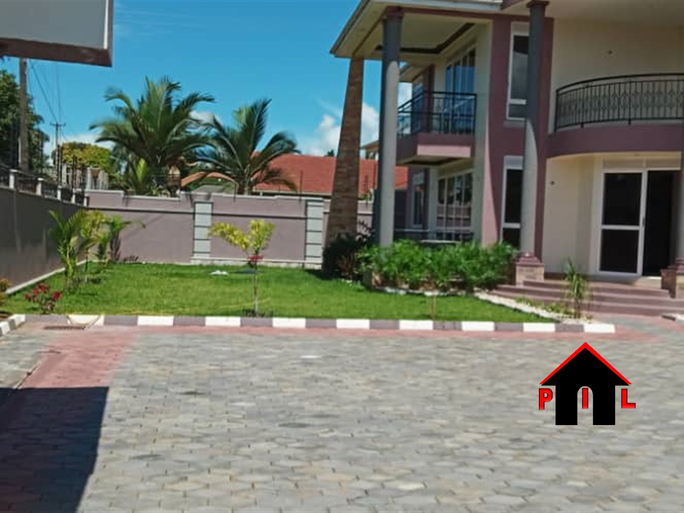 Storeyed house for sale in Munyonyo Kampala