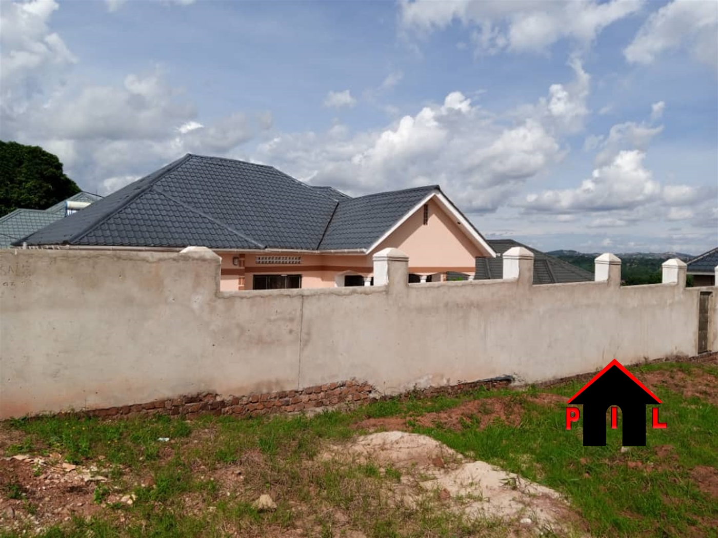 Bungalow for sale in Nakweelo Wakiso