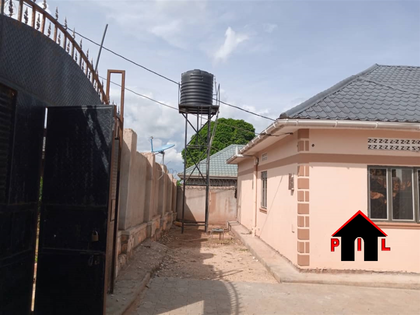 Bungalow for sale in Nakweelo Wakiso