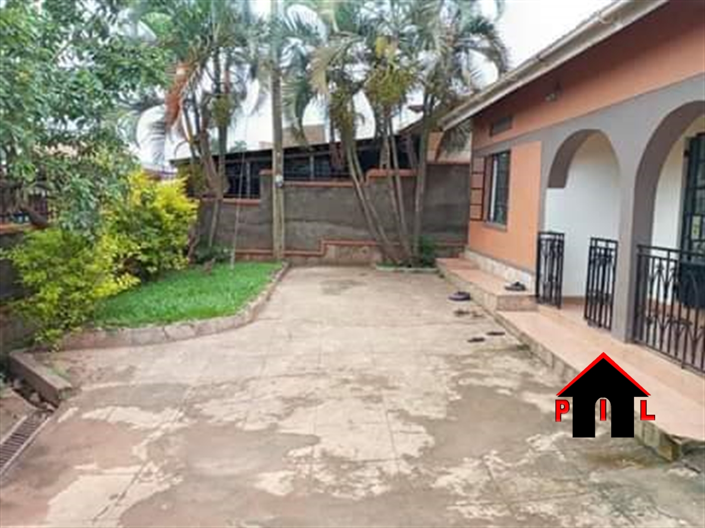 Bungalow for sale in Kansanga Kampala