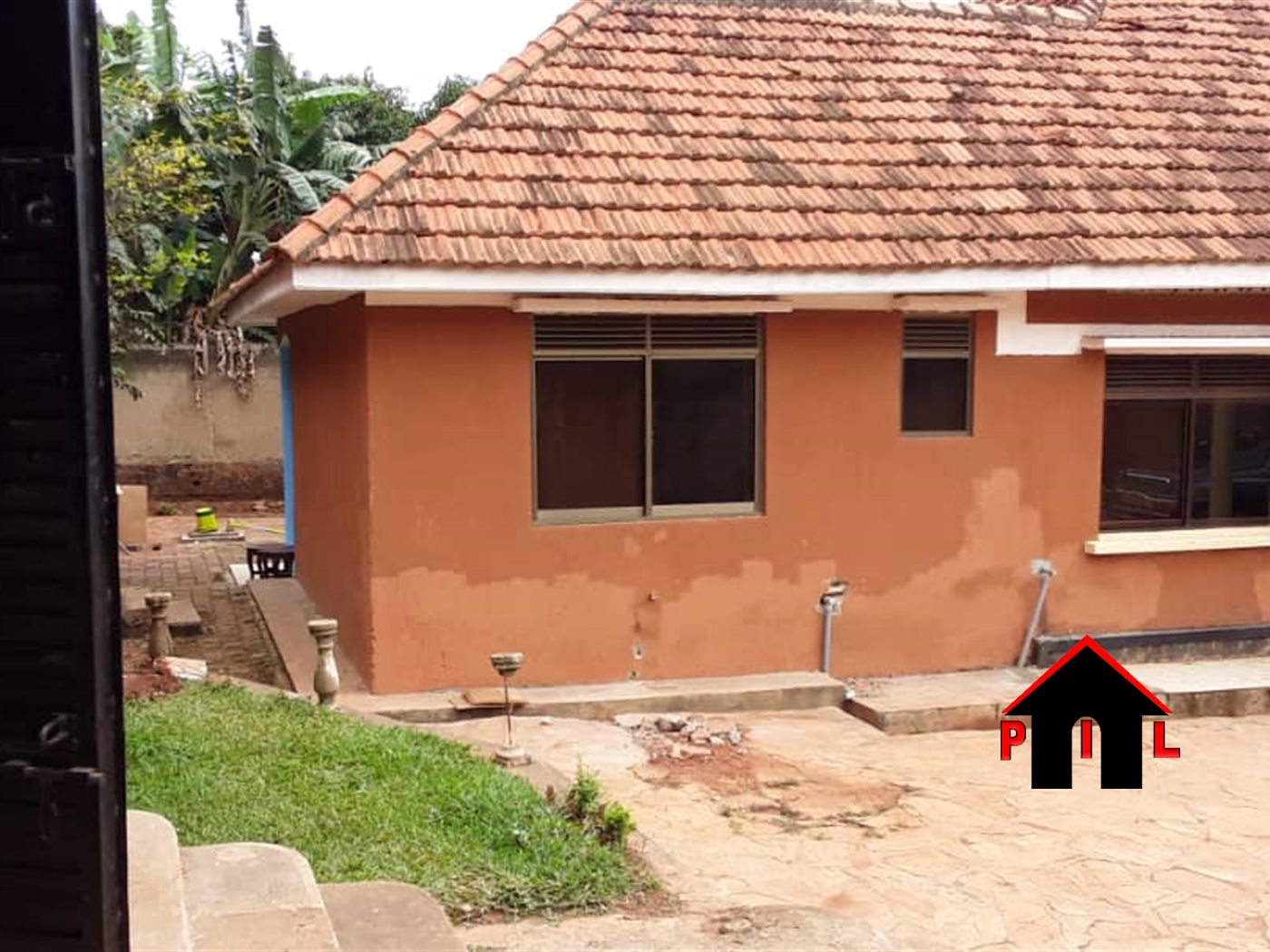 Bungalow for sale in Zana Wakiso