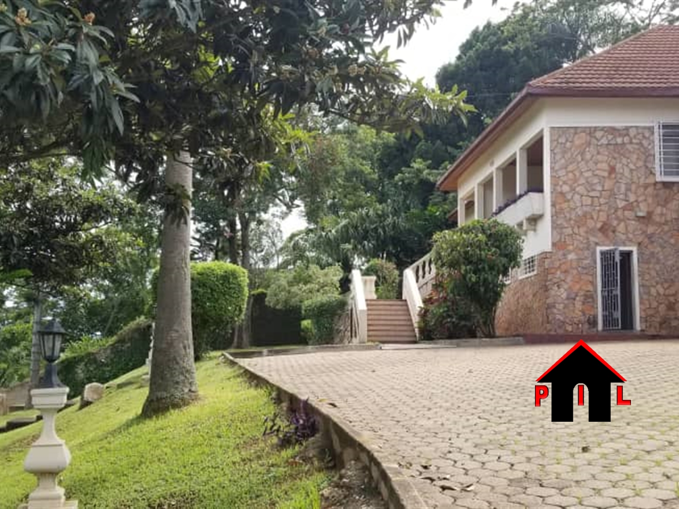 Storeyed house for sale in Munyonyo Kampala