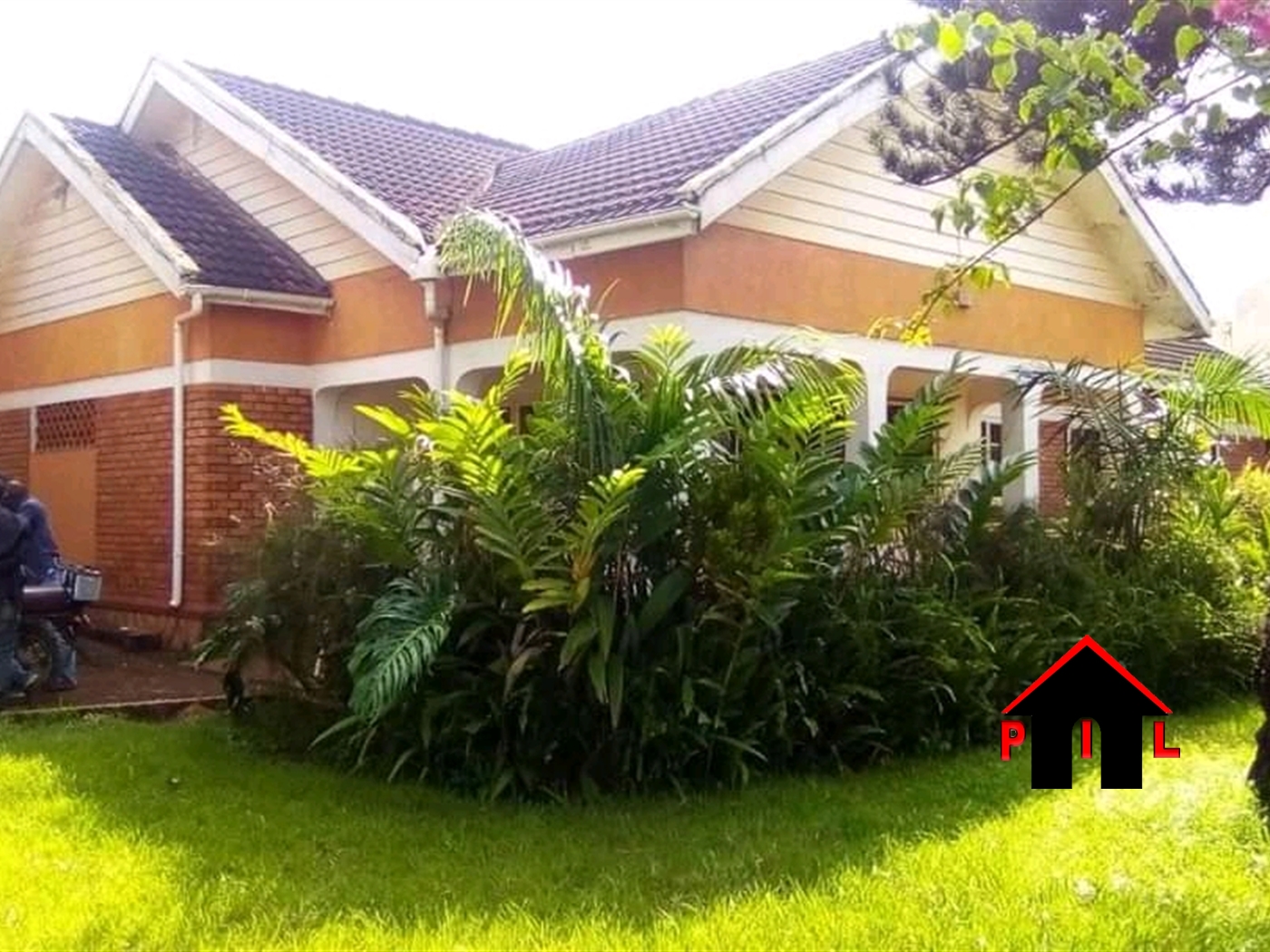 Bungalow for sale in Kigoowa Wakiso