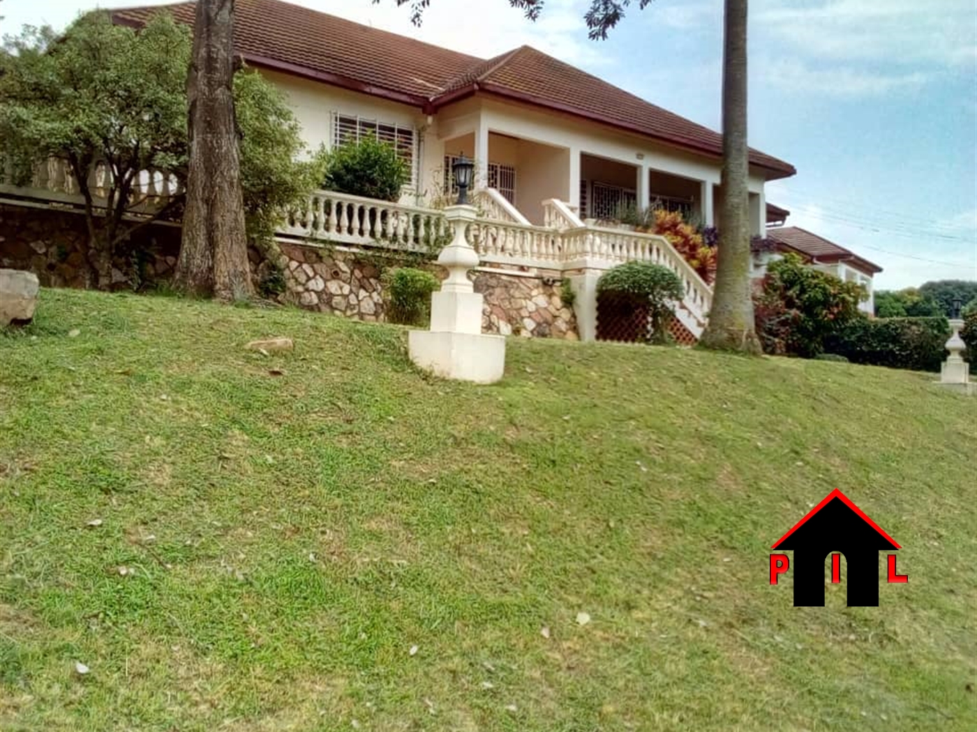 Mansion for sale in Munyonyo Kampala